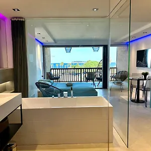  Appartement Neuf Climatisé - Vue Saint-tropez - 50m Et Port - Piscine France